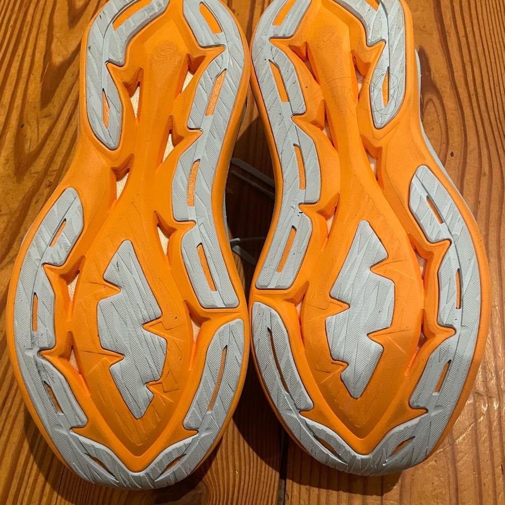 ASICS Superblast 1, women’s 10 / men’s 8.5, 5 treadmill miles of use. - Picture 4 of 6